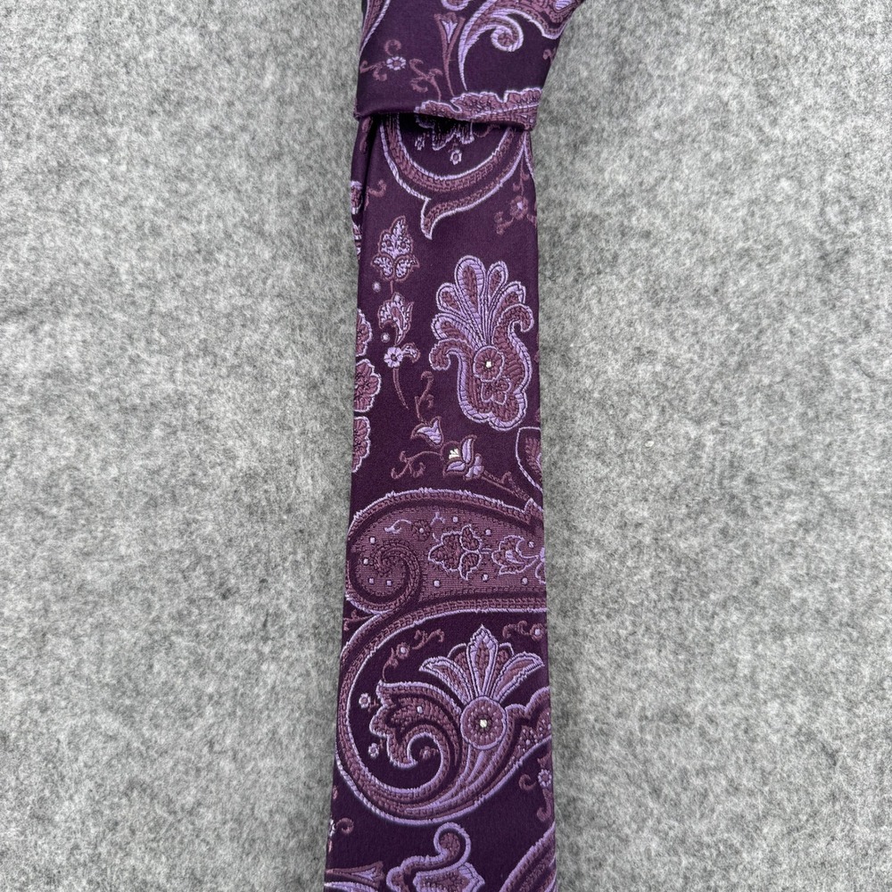 Valentino Necktie Mens OS Paisley Purple Silk Made in Italy EUC